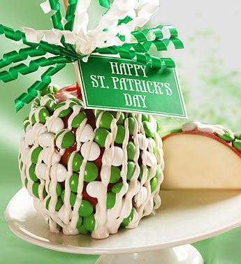 St. Patrick?s Day Caramel Apple with Candies